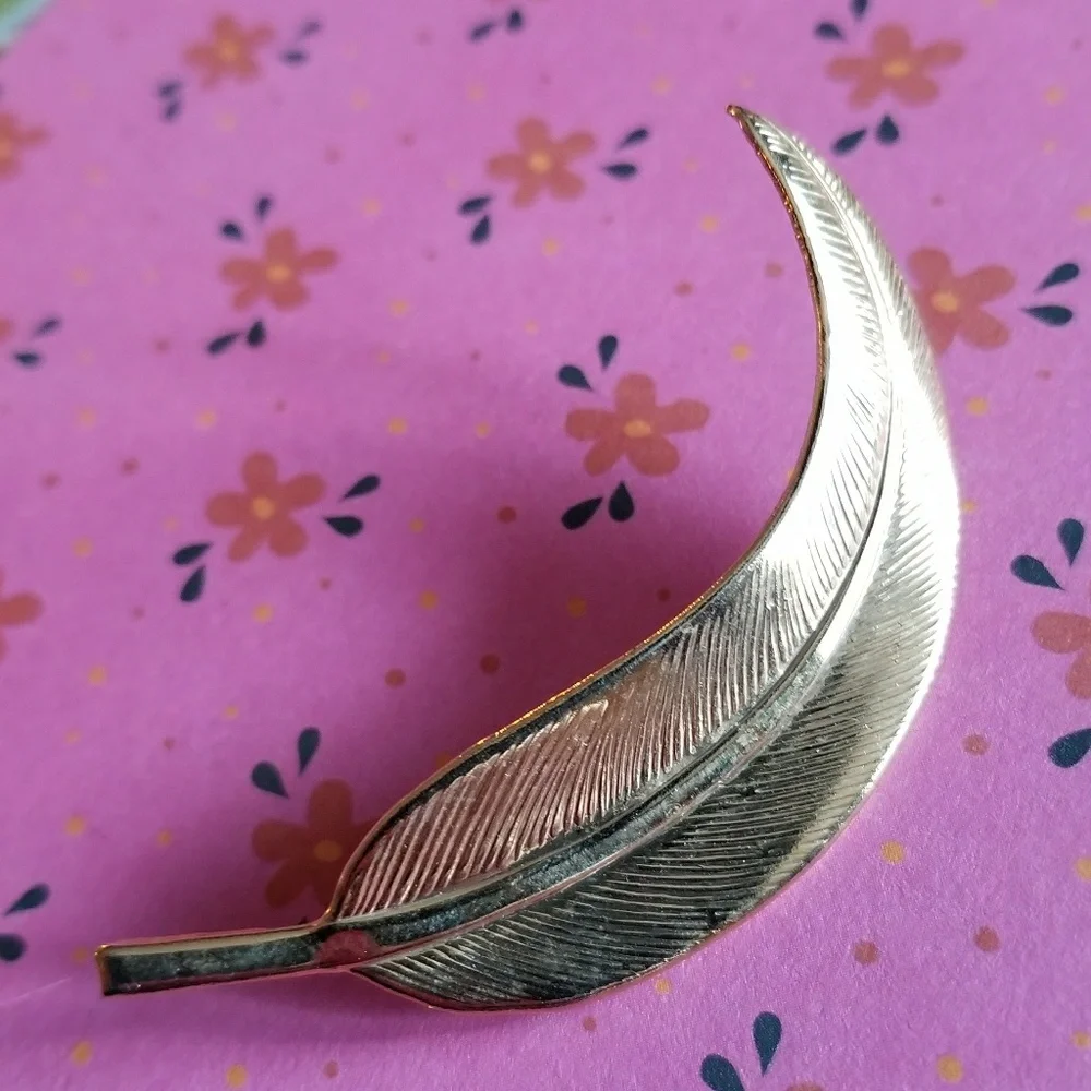 Vintage leaf brooch gold tone feather fall autumn pin jewelery